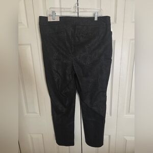 Chico's Black Snakeskin Pattern Brigitte So Slimming Ankle Pants